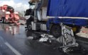 Schwerer LKW VU PKlemm A 4 Rich Olpe auf der Rodenkirchener Bruecke P367